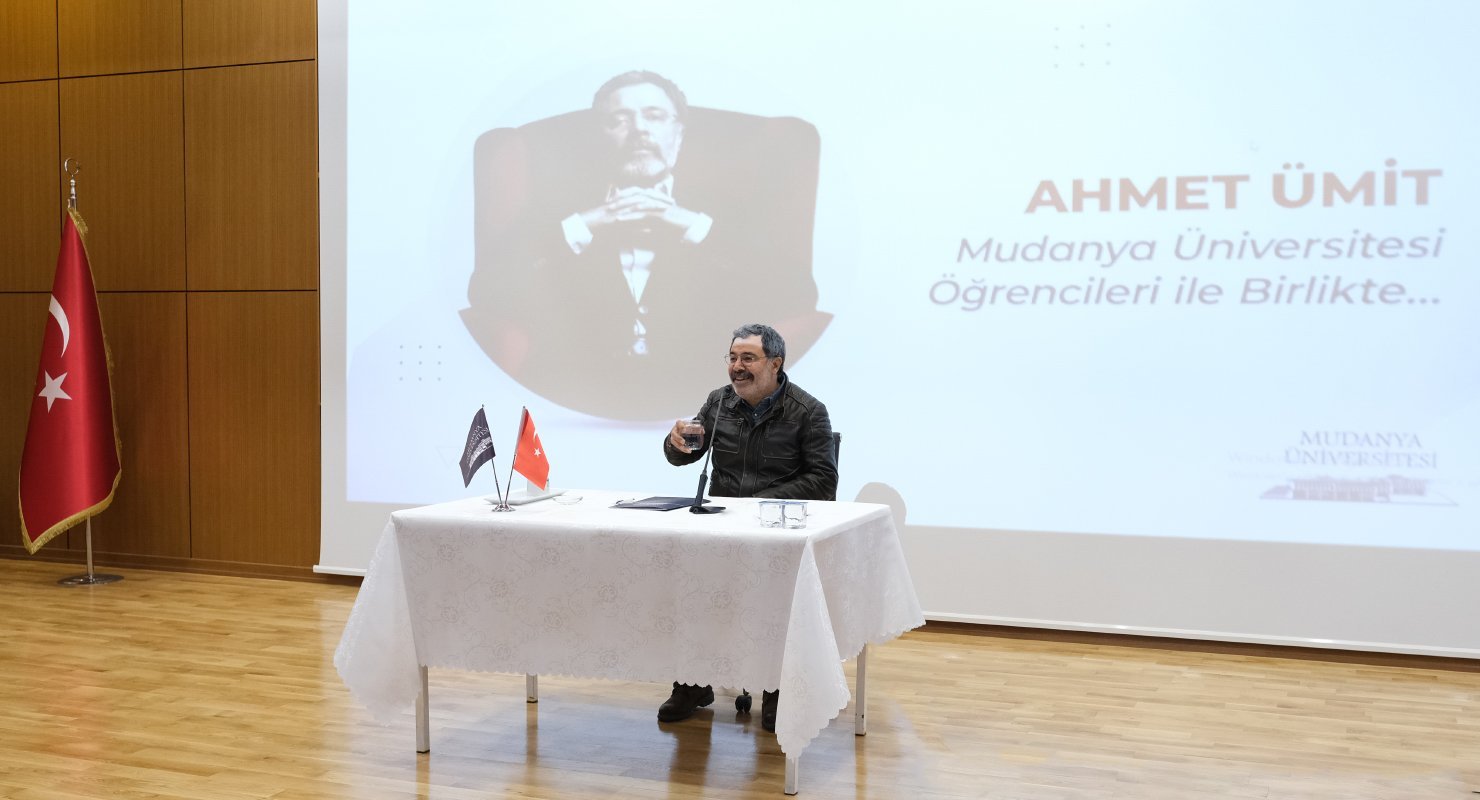 Ünlü Yazar Ahmet Ümit Mudanya Üniversitesinde Öğrencilerle Buluştu!