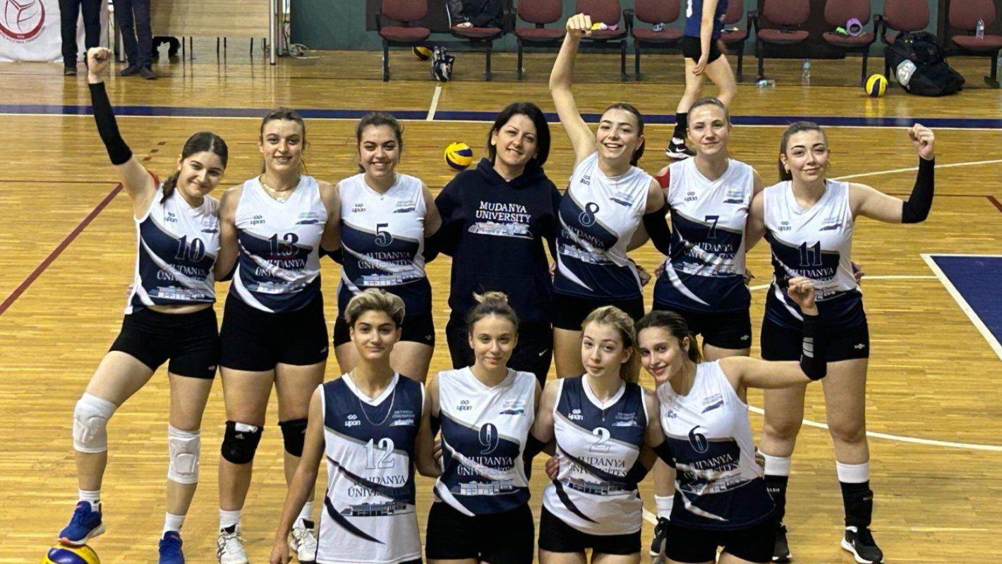 Kız Voleybol Takımımızdan Büyük Başarı