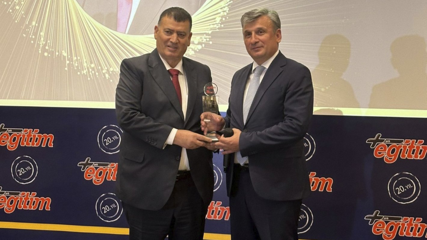 Gıyasettin Bingöl’e Yaşam Boyu Eğitim Ödülü