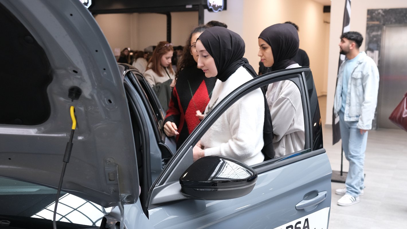 Otomobil Fuarı Ve Elektrikli Araç Eğitim Semineri Düzenlendi