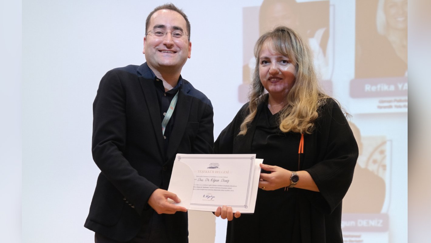 Sağlıklı Ve Başarılı Yaşlanma Konferansı Düzenlendi