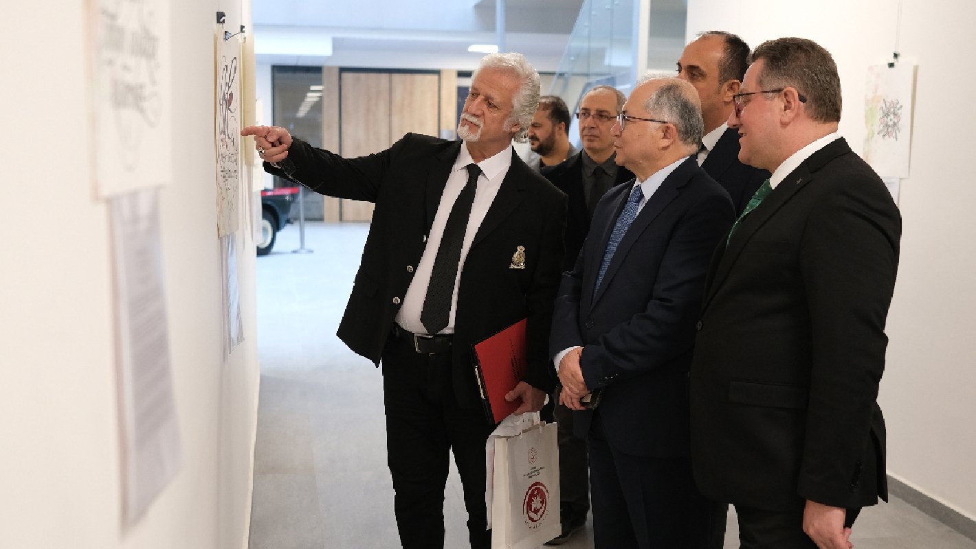 Doç. Dr. Serdar Kipdemir’in Kalemin Gönül Sesi Kişisel Kaligrafi Sergisi Açıldı