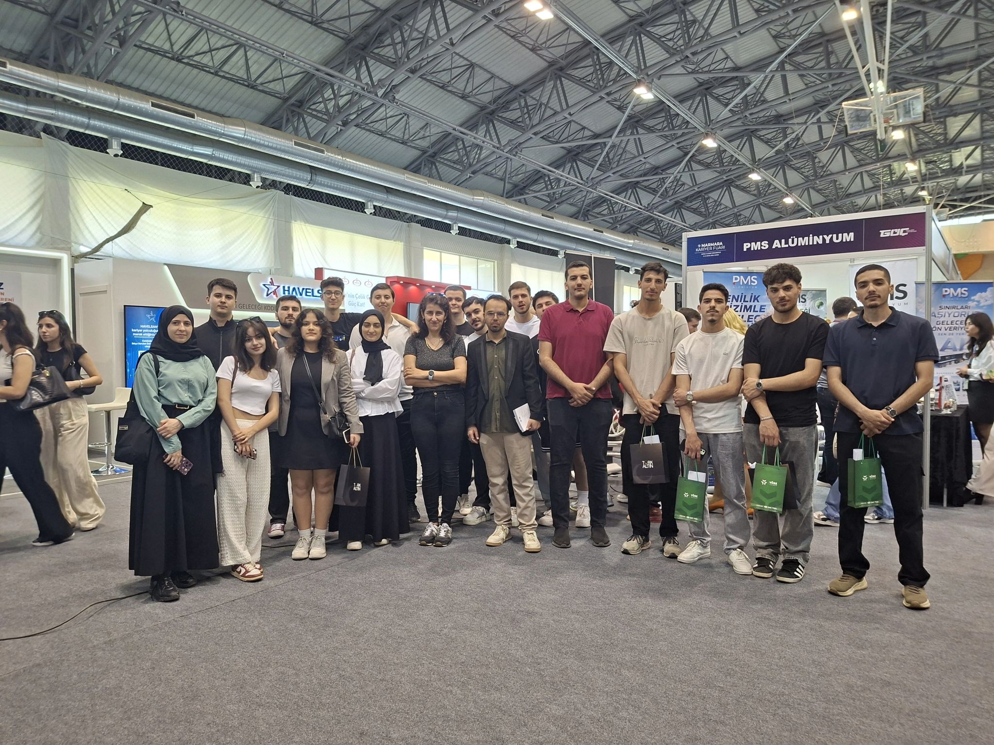 Bilgisayar Programcılığı Öğrencileri Marmara Kariyer Fuarı 2026'da Yerini Aldı