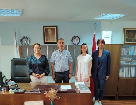 Sanatta İş Birliği: Bursa Uludağ Üniversitesi Güzel Sanatlar Fakültesi Ziyareti