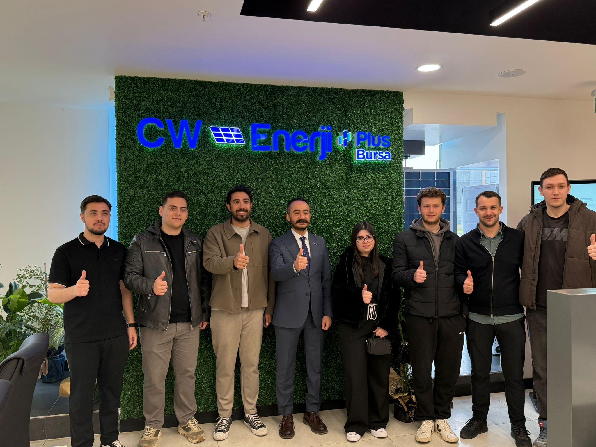 Elektrik-Elektronik Mühendisliği Bölümü öğrencileri, Yenilenebilir Enerji Sistemleri dersi kapsamında CW Enerji’ye teknik gezi düzenledi.