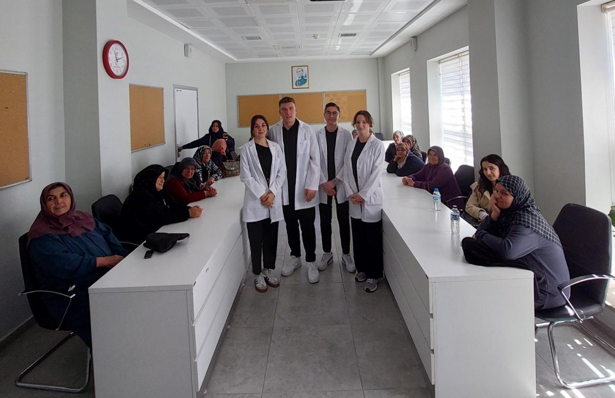 Halk Sağlığı Hemşireliği Kapsamında Akpınar Sağlıklı Hayat Merkezi'nde Obezite ve Tuz Tüketiminin Kontrolü Eğitimi