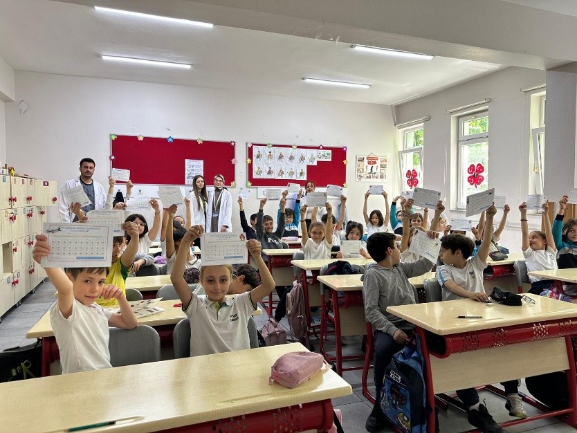 Halk Sağlığı Hemşireliği Kapsamında NOSAB İlkokulu Öğrencilerine Ekran Süresi Farkındalığı Eğitimi