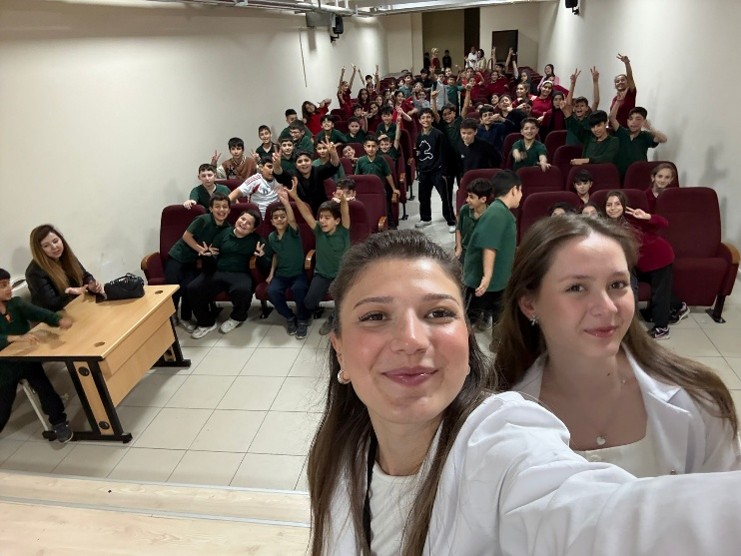Hemşirelik Öğrencilerinden Ortaokul Öğrencilerine Hijyen ve Sağlık Eğitimi
