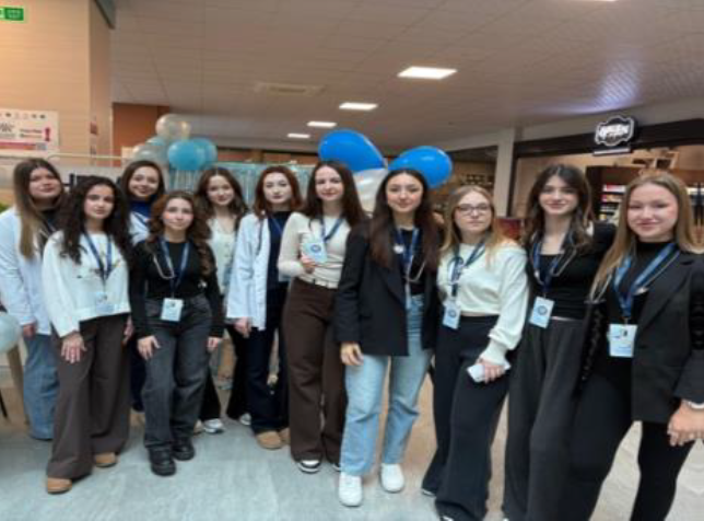 Hemşirelik Kulübünden Dünya Sağlık Haftası'nda Sağlık Farkındalığı Etkinliği