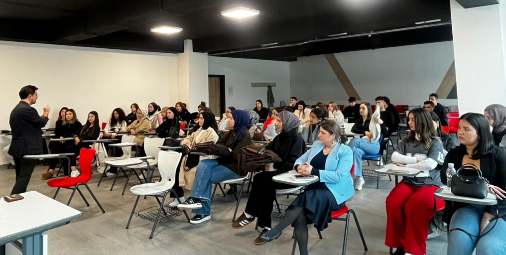 Başhekim Dr. Muhammed İkbal BAKIRCI öğrencilerimizle Tele Sağlık Teknikerliği’nin sağlık hizmetlerindeki yeri ve görev alanını paylaştı