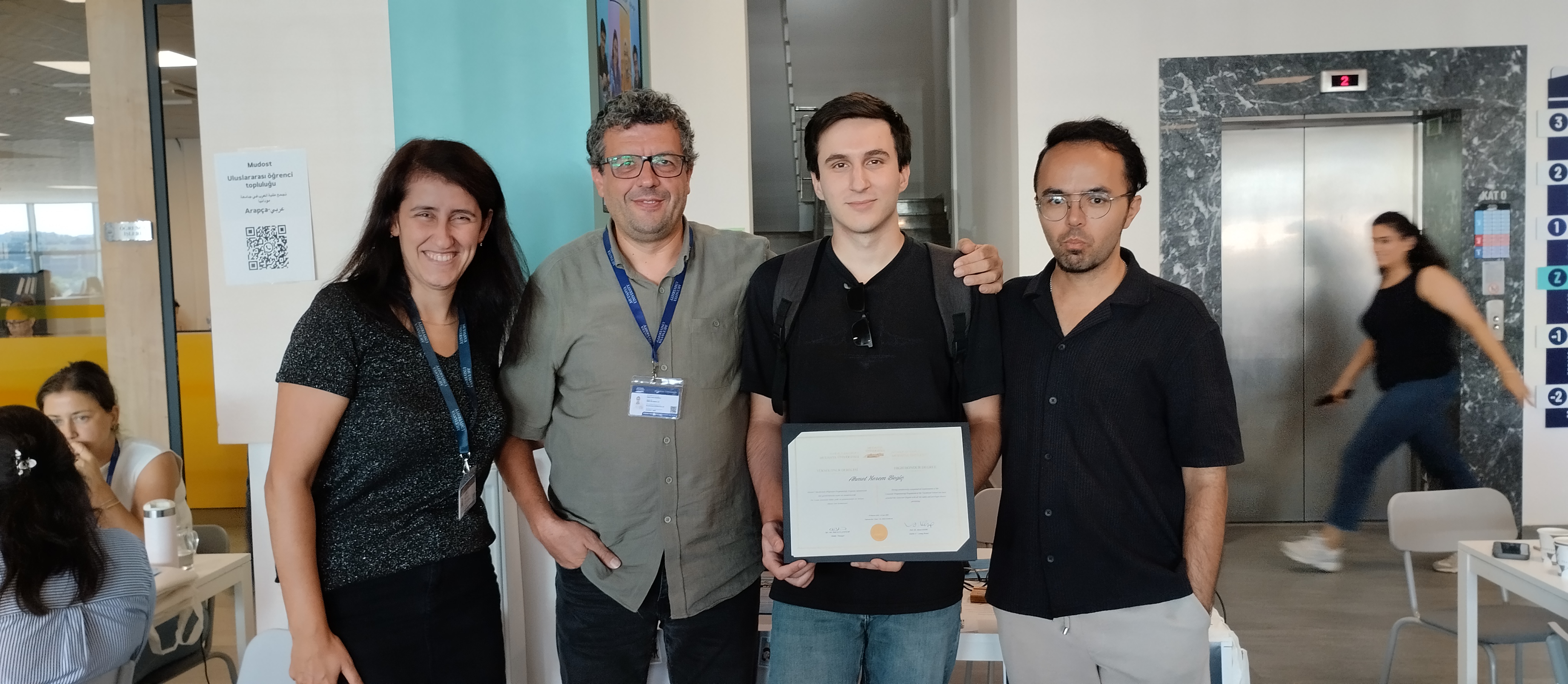 İlk Mezunlarımız Diplomalarını Almaya Başladı