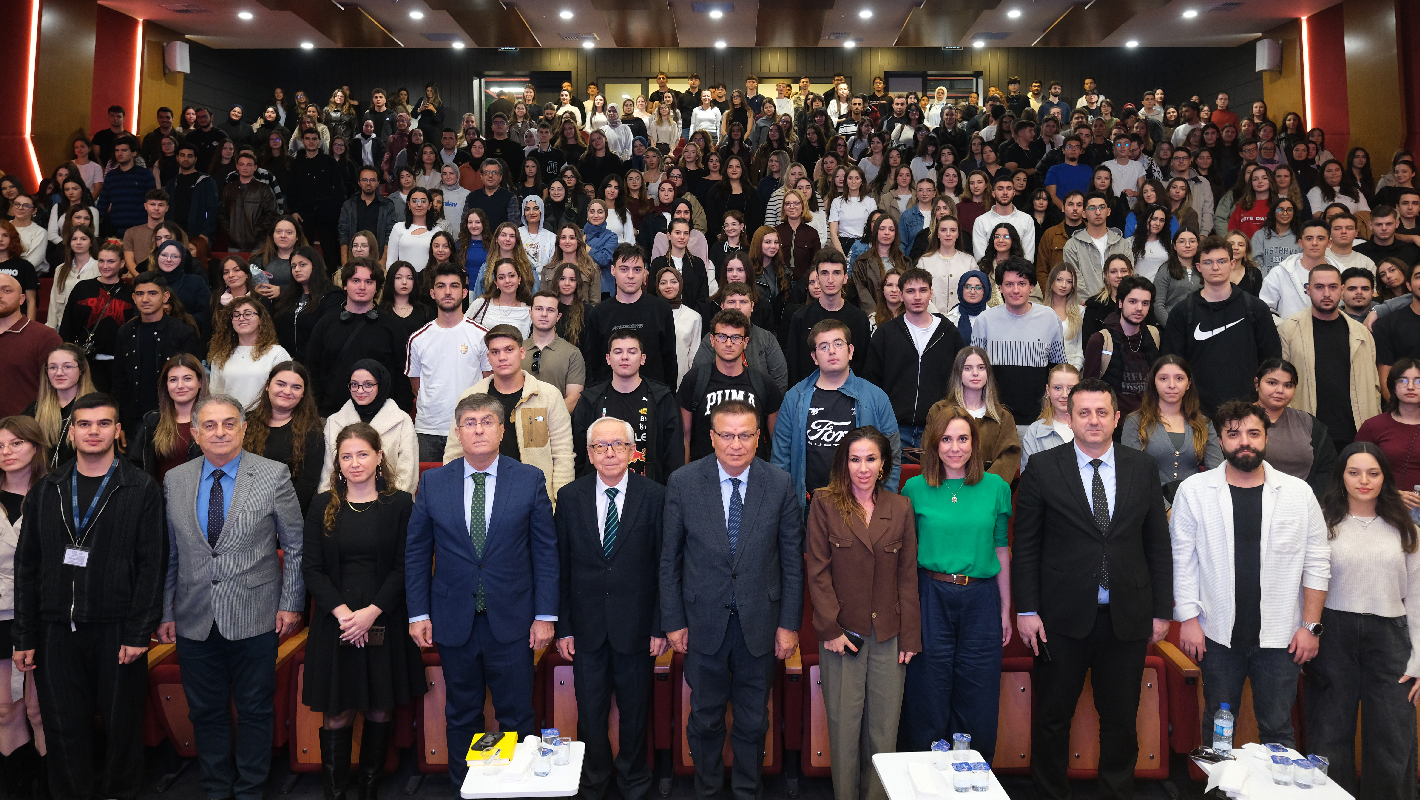 Rektör Prof. Dr. Ahmet Kesik Öğrencilerle Buluştu